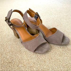 Universal Thread Woman’s Megan, Taupe Sandal